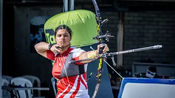 Janna Hawash shoots on the line.