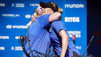 Lisell Jaatma hugging her mum Maarika after winning the compound women gold at Shanghai 2026.