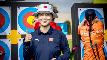 Ma Shujia with a thumbs up at the target at Antalya 2026.