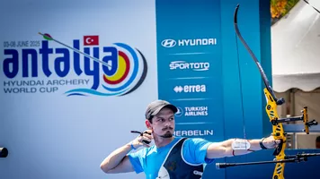 Marcus D'Almeida shooting at the Antalya 2025 recurve men final.