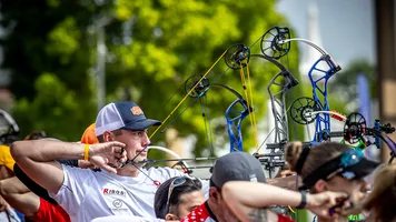 Nico Wiener aiming during qualifications at Antalya 2026.