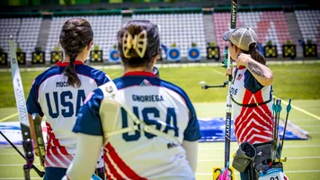 Jennifer Mucino and Catalina Gnoriega watching Casey Kaufhold shoot at Madrid 2026.