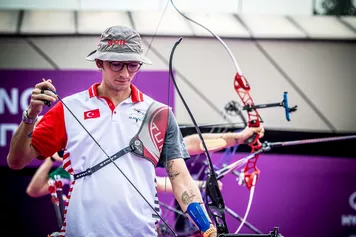 An athlete ready on the shooting line