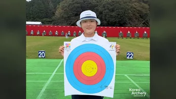 14-year-old Kang Yeonseo shot a perfect 15-arrow match to beat the compound under-18 women world record.
