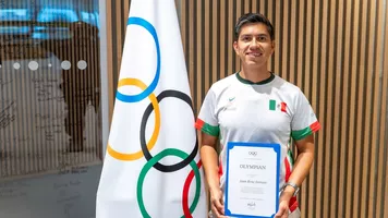 Mexican Olympian Juan Rene Serrano signed the Olympian Wall at Olympic House in Lausanne.