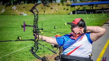 Sarka Pultar Musilova aiming during qualifications at Santiago 2026.